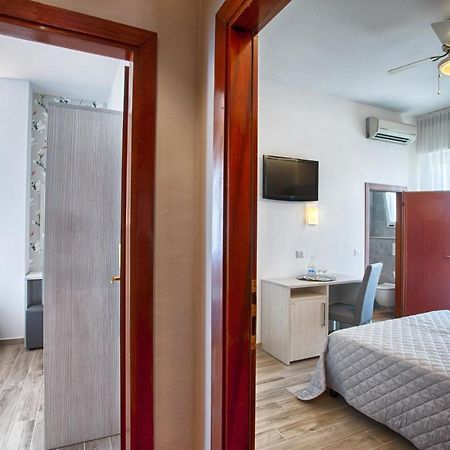 Hotel Mirabel Ρίμινι Εξωτερικό φωτογραφία