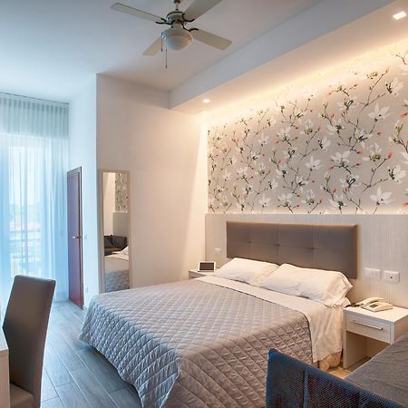 Hotel Mirabel Ρίμινι Εξωτερικό φωτογραφία