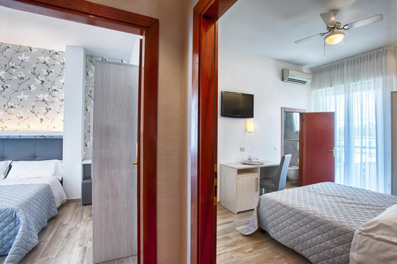 Hotel Mirabel Ρίμινι Εξωτερικό φωτογραφία