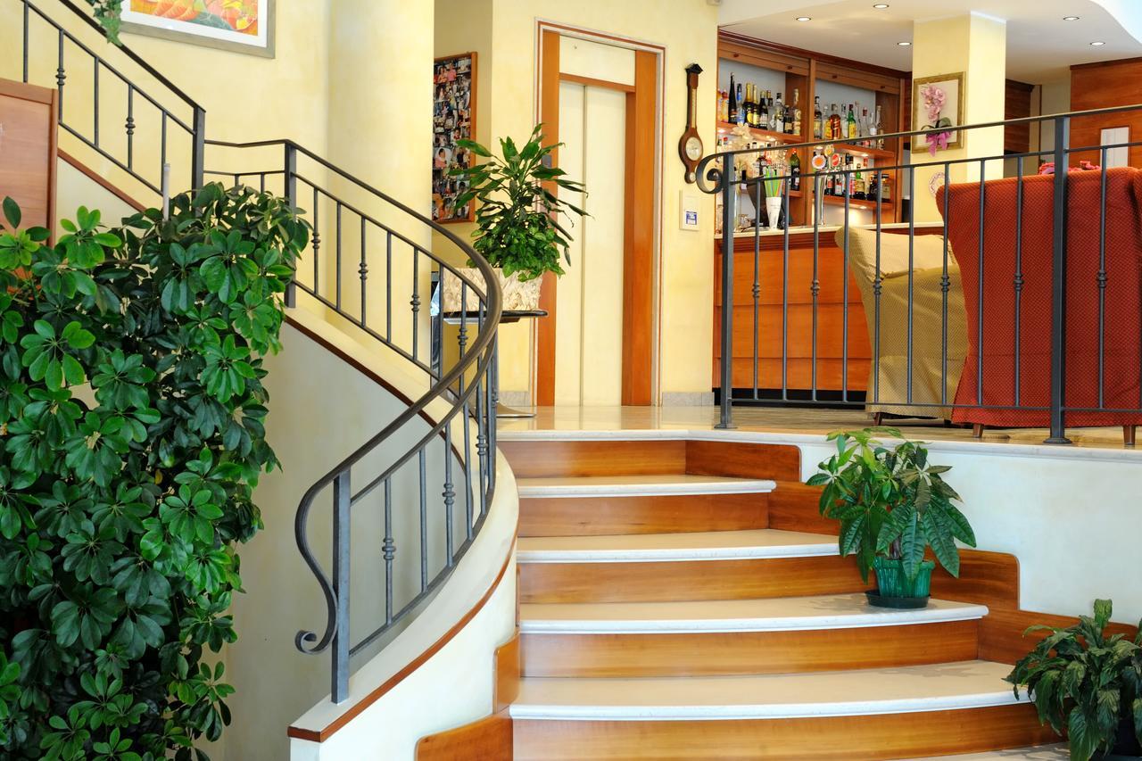 Hotel Mirabel Ρίμινι Εξωτερικό φωτογραφία
