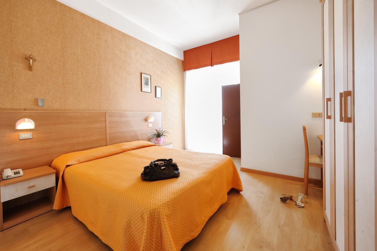Hotel Mirabel Ρίμινι Εξωτερικό φωτογραφία