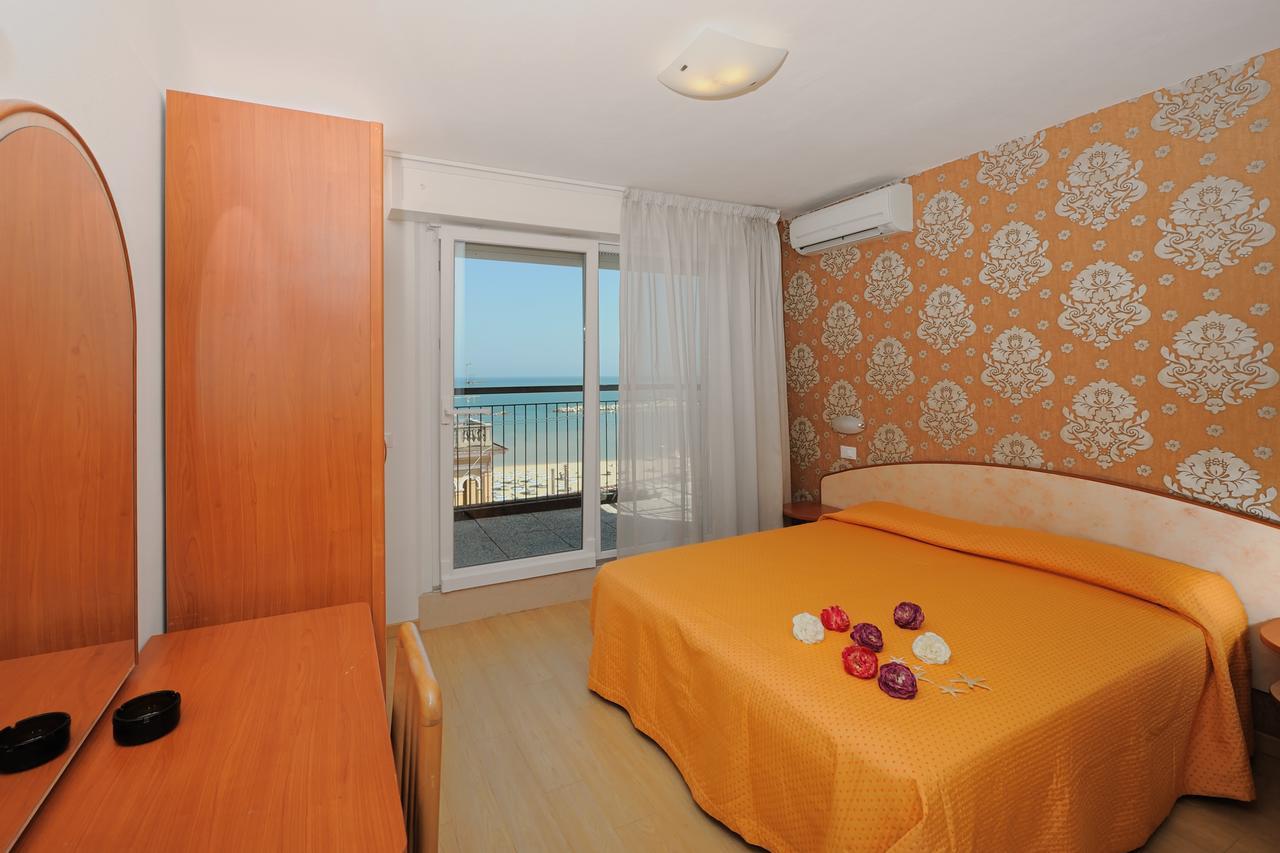 Hotel Mirabel Ρίμινι Εξωτερικό φωτογραφία