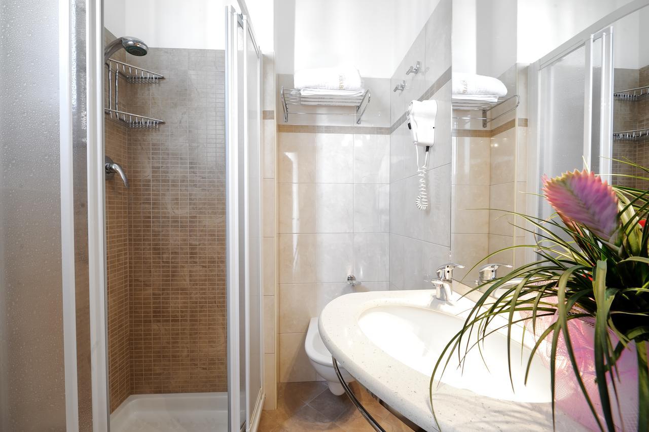 Hotel Mirabel Ρίμινι Εξωτερικό φωτογραφία