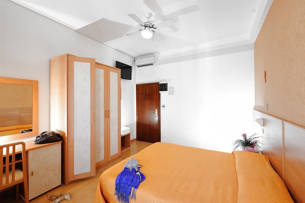 Hotel Mirabel Ρίμινι Εξωτερικό φωτογραφία