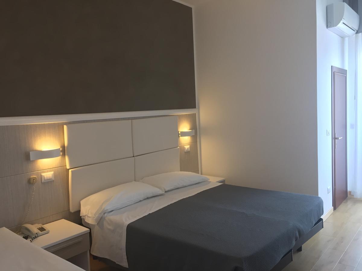 Hotel Mirabel Ρίμινι Εξωτερικό φωτογραφία