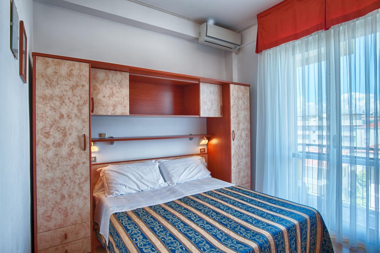 Hotel Mirabel Ρίμινι Εξωτερικό φωτογραφία
