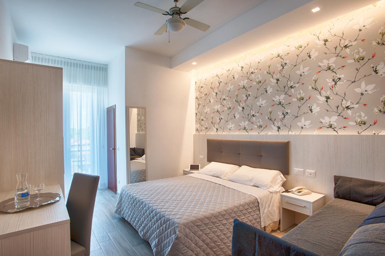 Hotel Mirabel Ρίμινι Εξωτερικό φωτογραφία