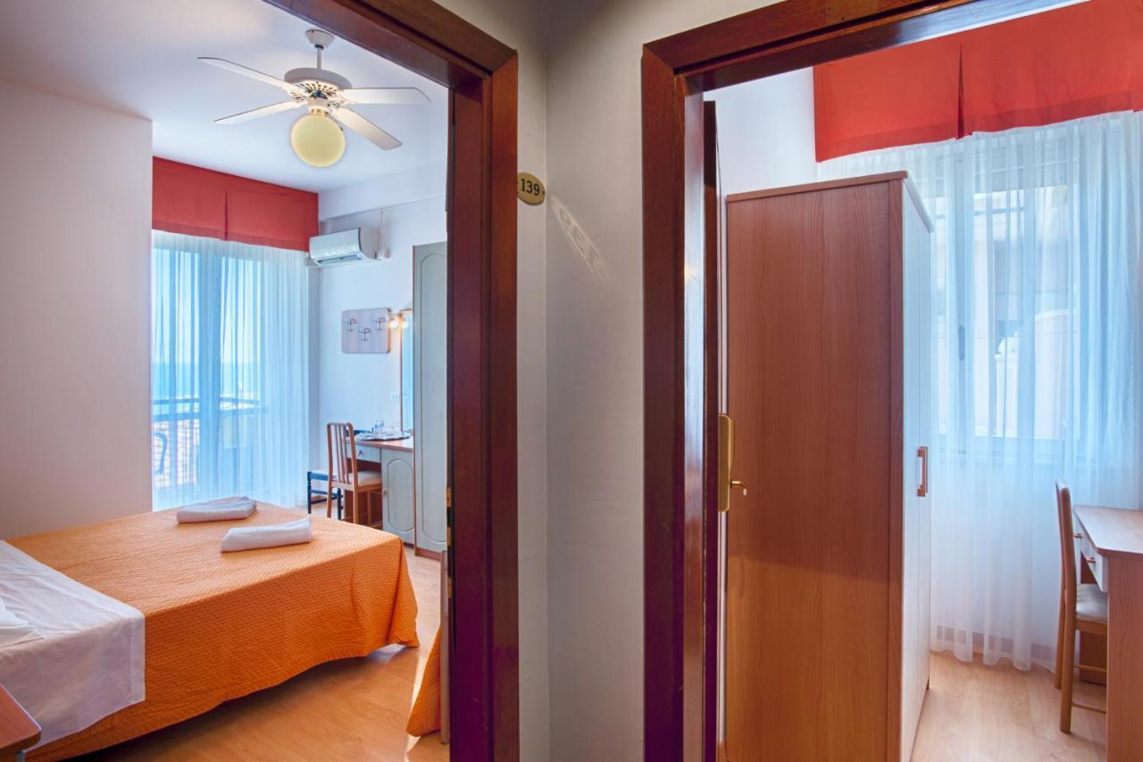 Hotel Mirabel Ρίμινι Εξωτερικό φωτογραφία