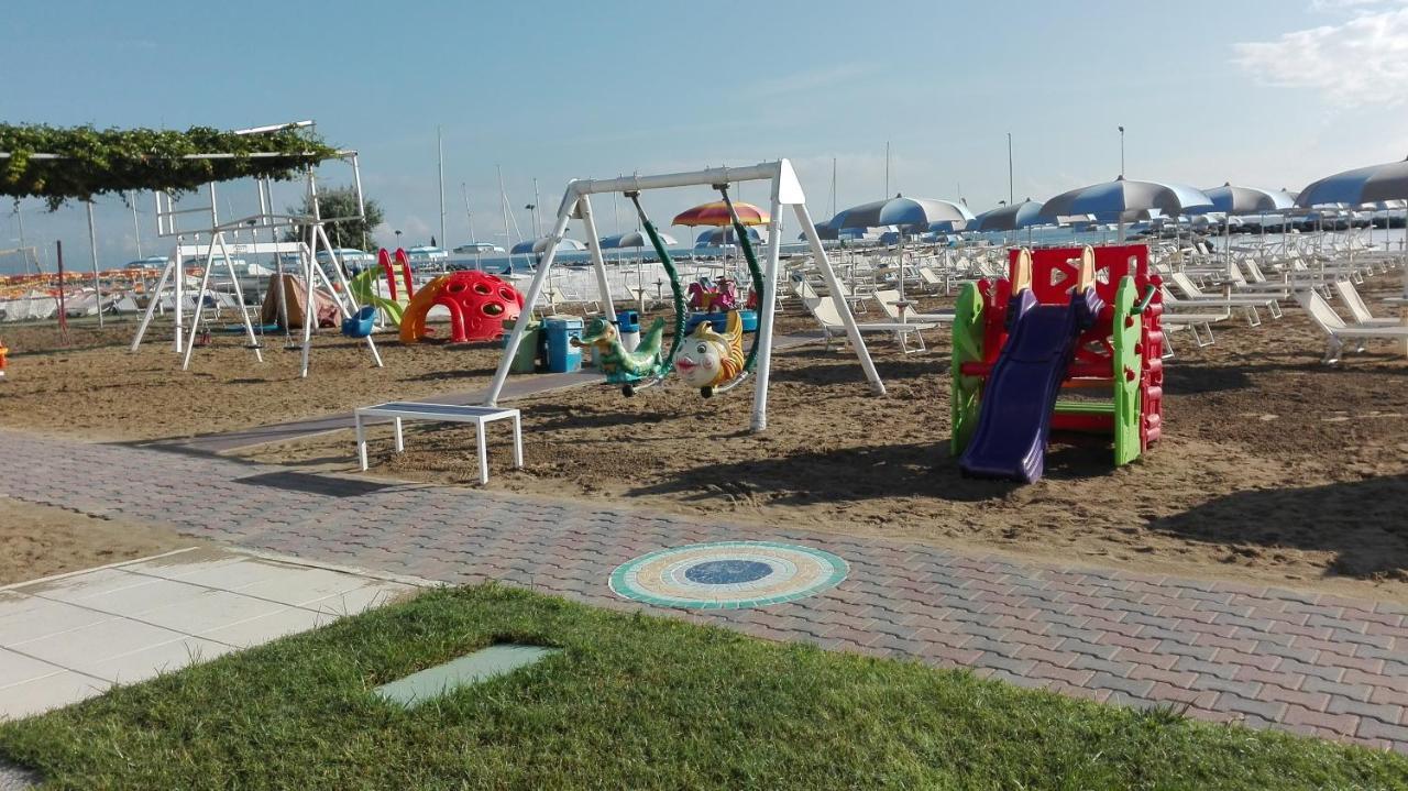 Hotel Mirabel Ρίμινι Εξωτερικό φωτογραφία