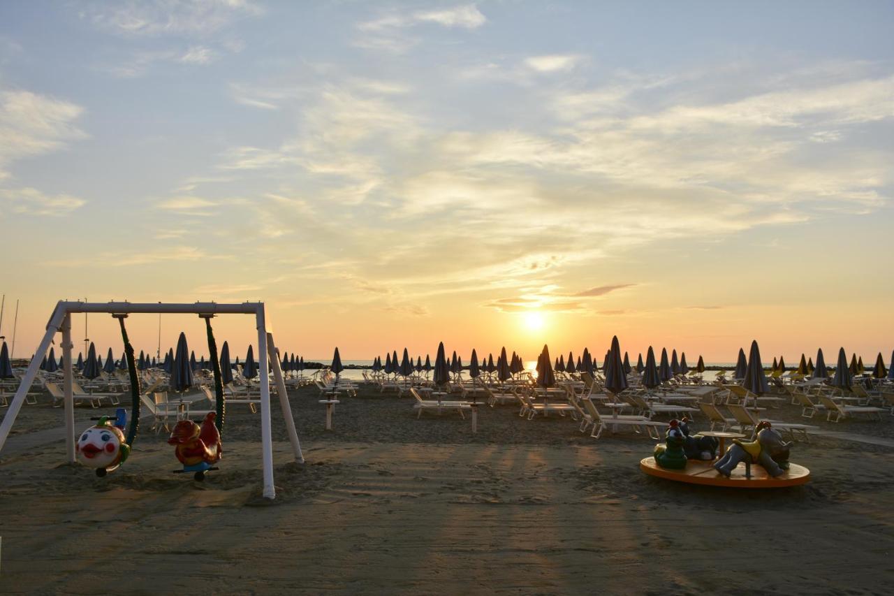 Hotel Mirabel Ρίμινι Εξωτερικό φωτογραφία