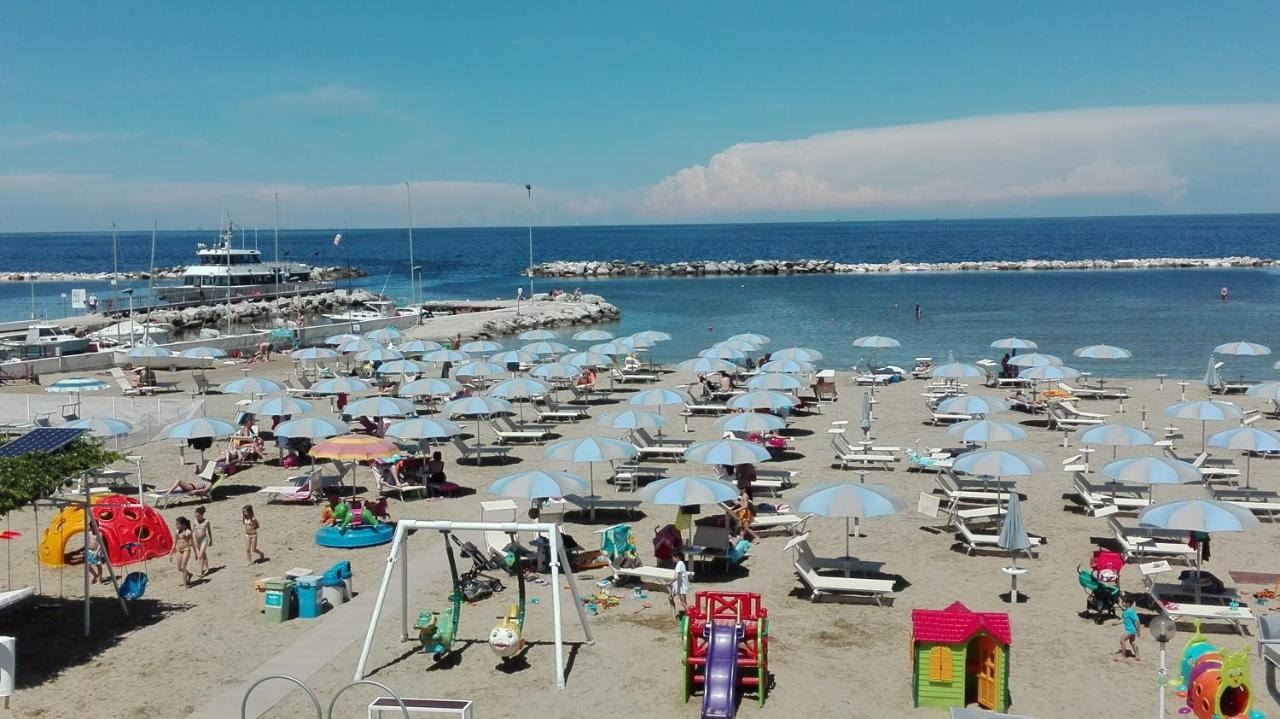 Hotel Mirabel Ρίμινι Εξωτερικό φωτογραφία
