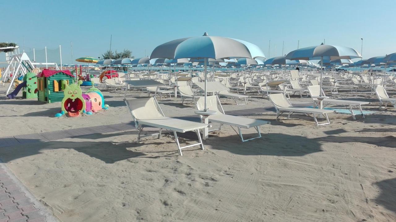 Hotel Mirabel Ρίμινι Εξωτερικό φωτογραφία